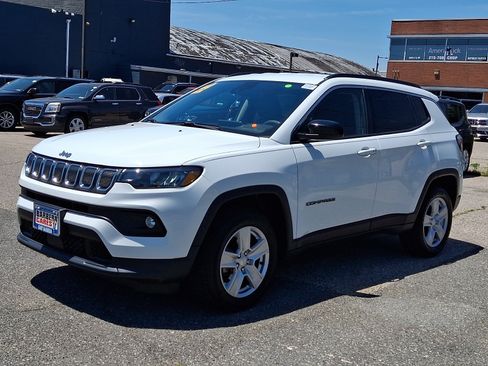 Used 2022 Jeep Compass Latitude AWD/4WD image 3