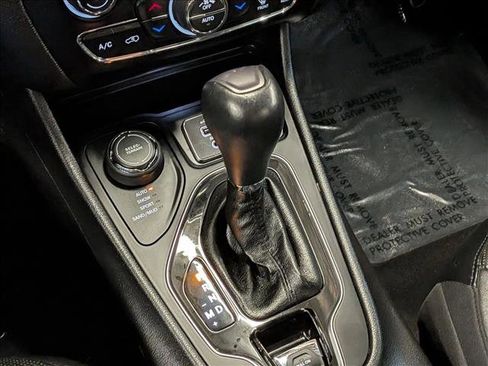 Used 2020 Jeep Cherokee Limited AWD/4WD image 17