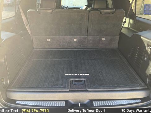 Used 2017 Cadillac Escalade ESV Platinum AWD/4WD image 11
