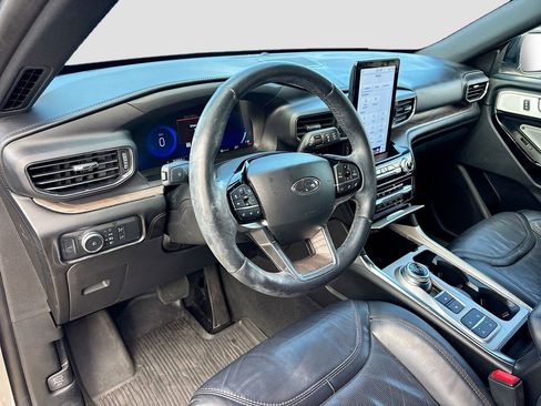 Used 2022 Ford Explorer Platinum w/ Equipment Group 601A image 9