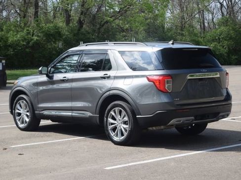 Used 2023 Ford Explorer XLT w/ Equipment Group 202A AWD/4WD image 25