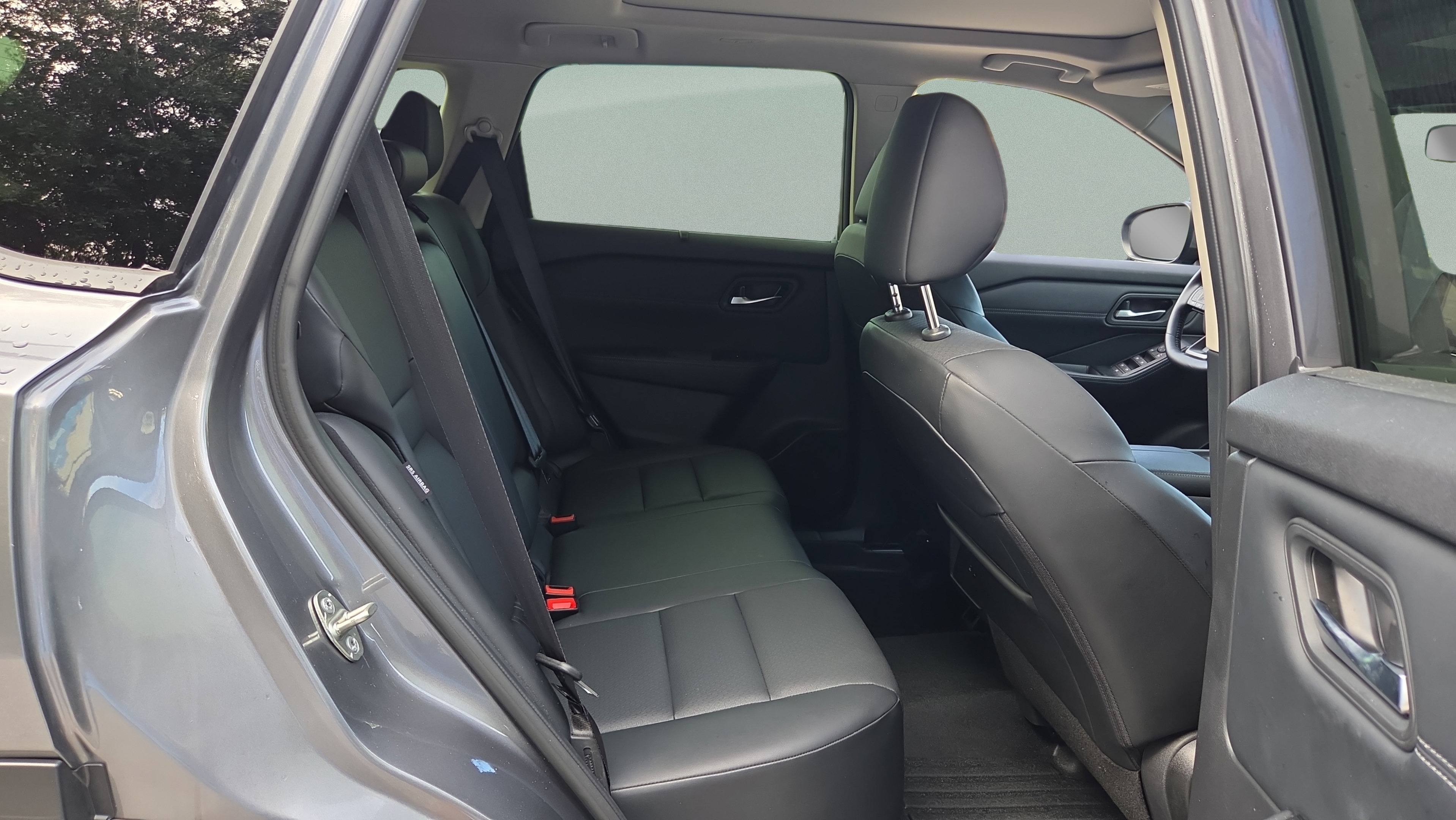 Used 2025 Nissan Rogue SV w/ SV Premium Package FWD image 13