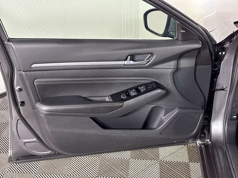 Used 2023 Nissan Altima 2.5 SV w/ SV Premium Package FWD image 10