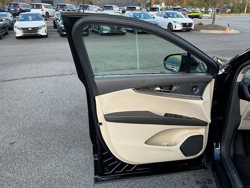 Used 2019 Lincoln Nautilus Reserve image 11