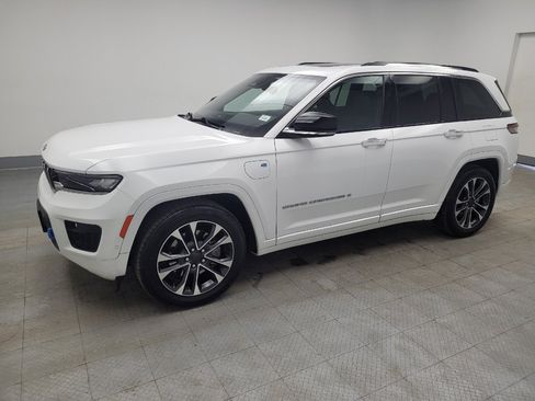 Used 2022 Jeep Grand Cherokee Overland w/ Luxury Tech Group IV image 2