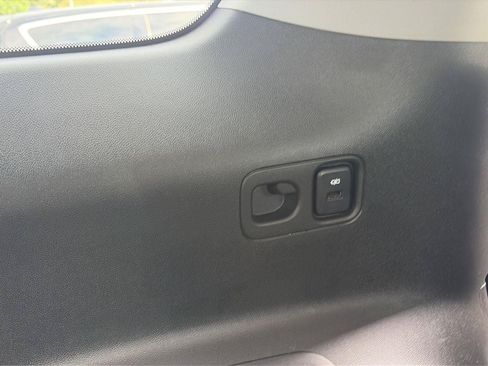 Used 2022 GMC Acadia SLE w/ Driver Convenience Package FWD image 37