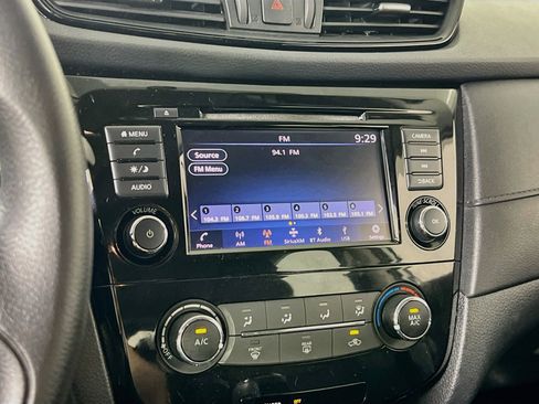 Used 2018 Nissan Rogue S AWD/4WD image 14