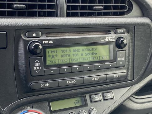 Used 2014 Toyota Prius C One image 6