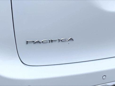 New 2026 Chrysler Pacifica Select image 14