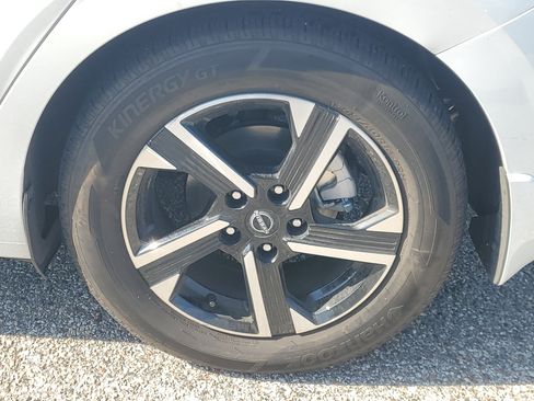 Certified 2024 Nissan Sentra SV w/ All-Weather Package FWD image 9