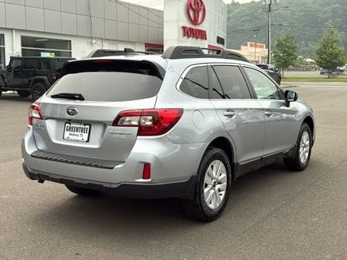 Used 2016 Subaru Outback 2.5i Premium AWD/4WD image 6