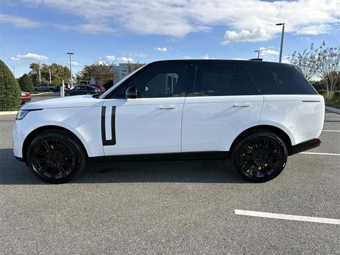 New 2026 Land Rover Range Rover SE image 2