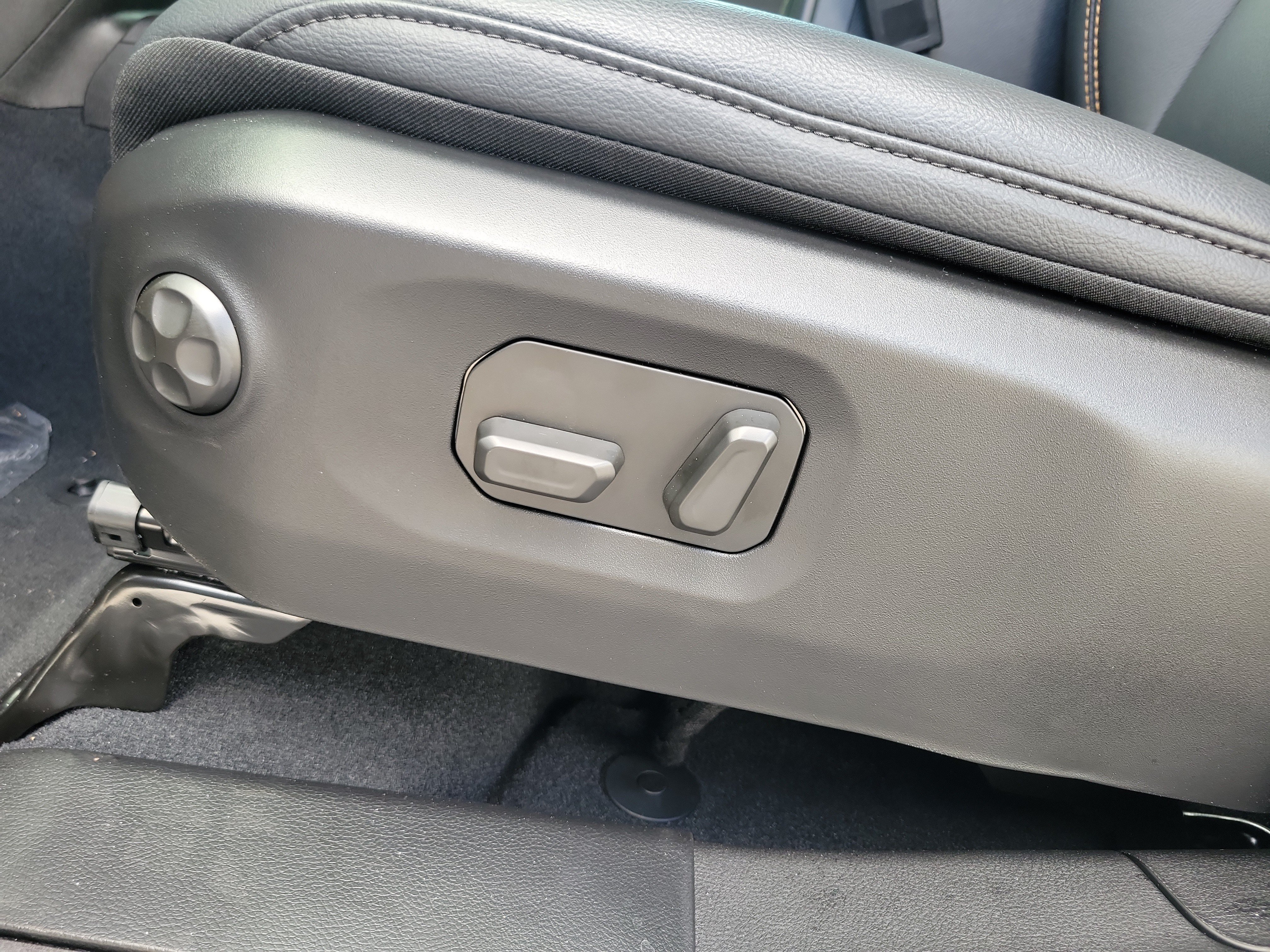 New 2026 Jeep Wrangler Unlimited Sahara AWD/4WD image 20