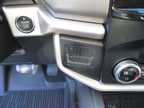 Used 2024 Ford Expedition Max XLT image 13