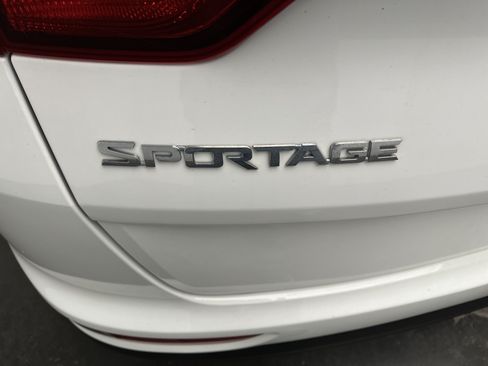 Used 2019 Kia Sportage LX AWD/4WD image 12