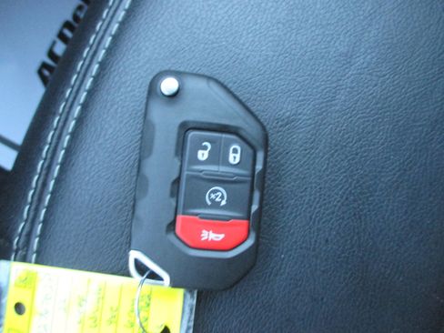 Used 2022 Jeep Wrangler Unlimited Sahara w/ Cold Weather Group image 21