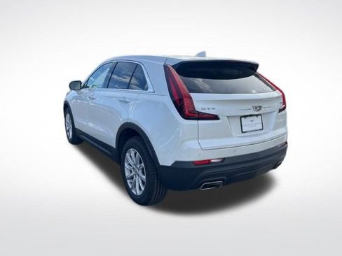 Certified 2022 Cadillac XT4 Luxury w/ Cold Weather Package image 3