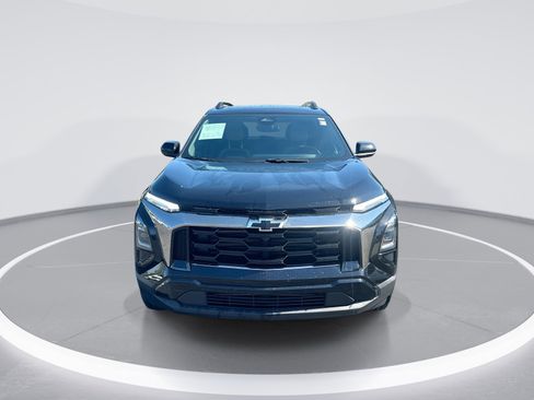Used 2025 Chevrolet Equinox ACTIV w/ Convenience Package III FWD image 3