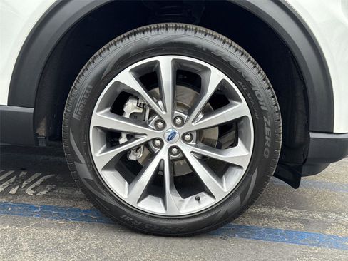 Certified 2025 Ford Explorer Platinum w/ Ultimate Package image 6