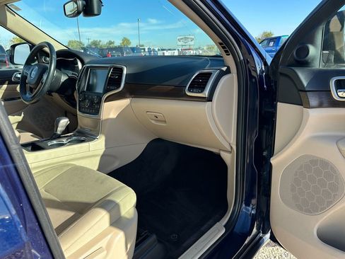Used 2017 Jeep Grand Cherokee Laredo w/ Quick Order Package 23E image 13