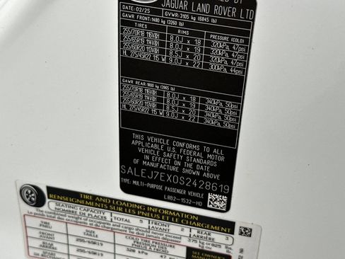 Used 2025 Land Rover Defender 110 S image 38