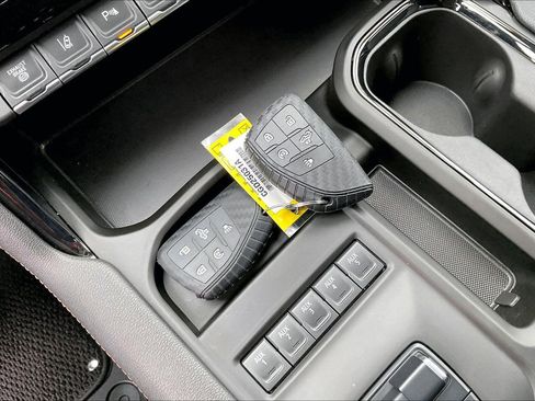 Used 2025 GMC Sierra 3500 AT4 w/ AT4 Premium Plus Package image 10