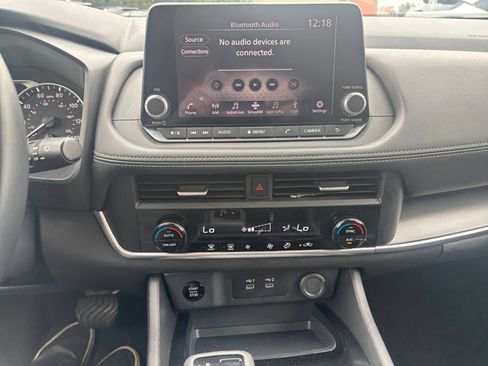 Used 2025 Nissan Rogue SV FWD image 17