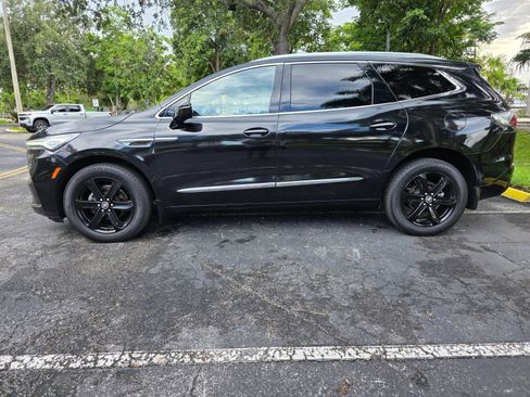 Used 2023 Buick Enclave Essence w/ Experience Buick Package FWD image 3