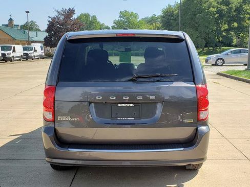 Used 2017 Dodge Grand Caravan SE w/ Power Window Group FWD image 4