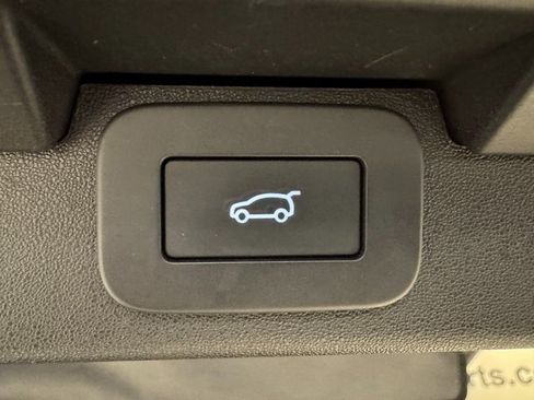 Used 2024 Land Rover Discovery S image 27