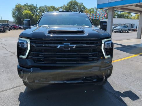 Used 2024 Chevrolet Silverado 2500 LTZ w/ LTZ Plus Package AWD/4WD image 2