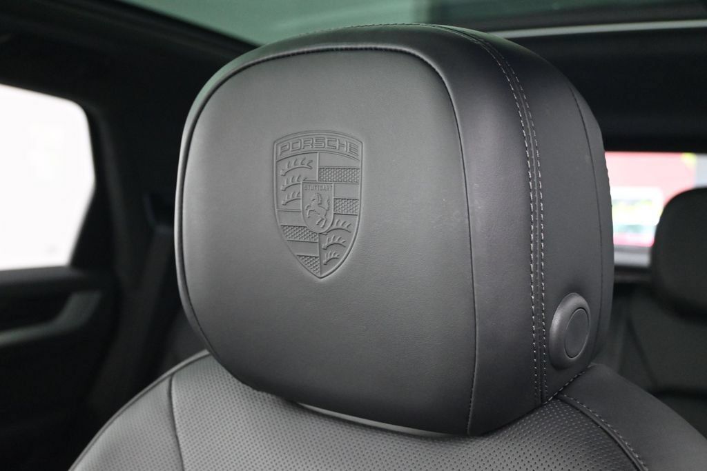 Used 2026 Porsche Cayenne GTS AWD/4WD image 15