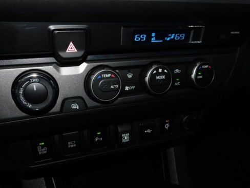 Used 2023 Toyota Tacoma TRD Off-Road image 16