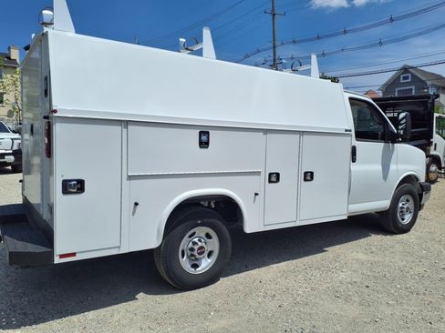 New 2024 GMC Savana 3500 w/ Power Convenience Package image 6