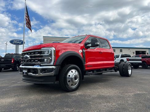 New 2026 Ford F550 4x4 Crew Cab image 3