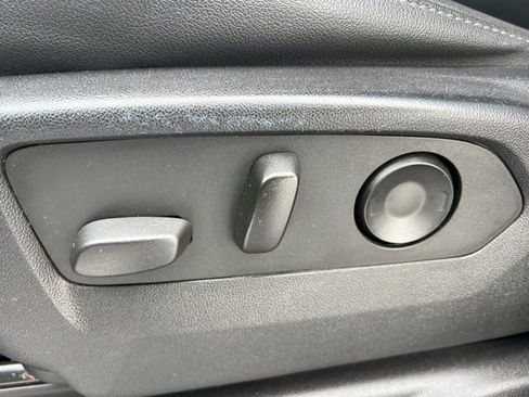 Used 2022 Chevrolet Suburban Z71 image 28