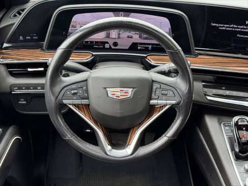 Used 2021 Cadillac Escalade Premium Luxury AWD/4WD image 17
