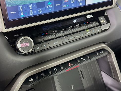 New 2026 Toyota Tundra Platinum w/ TRD Off-Road Package AWD/4WD image 16