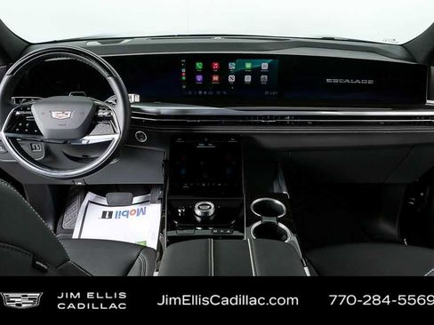 Used 2025 Cadillac Escalade Luxury image 20