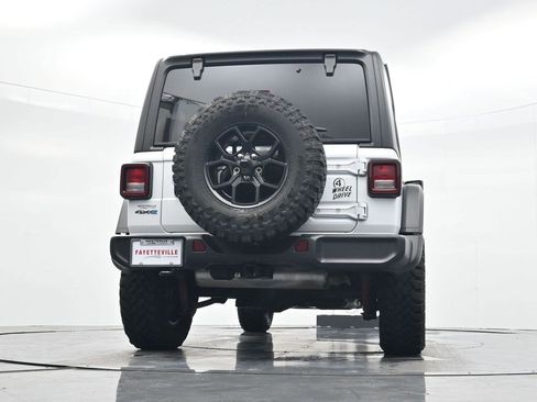 Used 2025 Jeep Wrangler Willys image 32