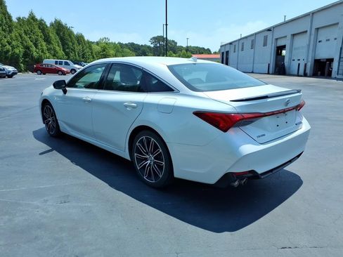 Used 2019 Toyota Avalon Touring w/ Advanced Safety Package FWD image 5