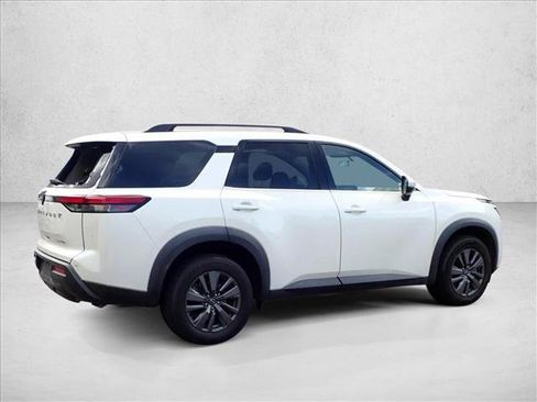 Used 2023 Nissan Pathfinder SV AWD/4WD image 3