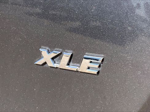 Used 2018 Toyota RAV4 XLE image 10