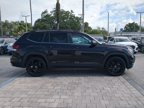 Used 2023 Volkswagen Atlas SE w/ Panoramic Sunroof Package FWD image 3