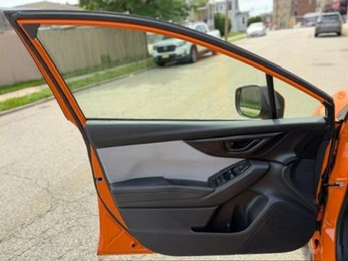 Used 2018 Subaru Crosstrek 2.0i Premium AWD/4WD image 11
