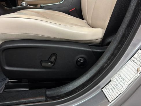 Used 2018 Chrysler 300 Limited w/ Safetytec Plus Group AWD/4WD image 18