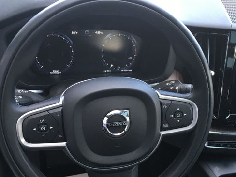 Used 2021 Volvo XC60 T5 Momentum w/ Advanced Package AWD/4WD image 11