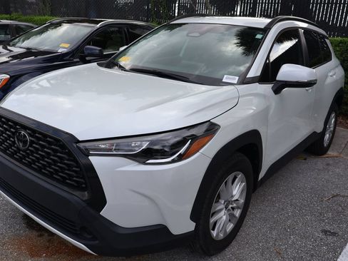Used 2023 Toyota Corolla Cross LE w/ Moonroof Package FWD image 2