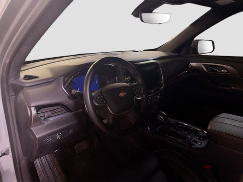 Used 2023 Chevrolet Traverse Premier image 9