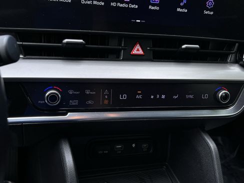 Used 2023 Kia Sportage EX FWD image 33